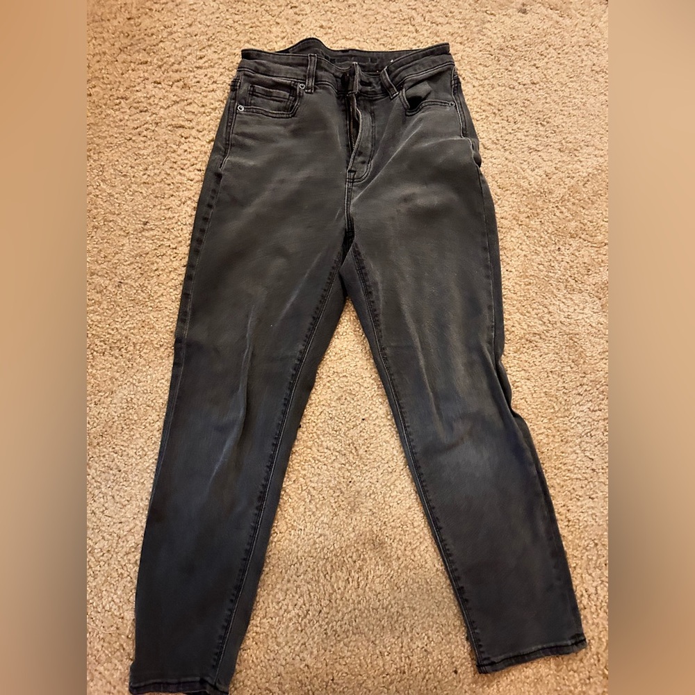 Black mom jeans worn multiple times still in good condition